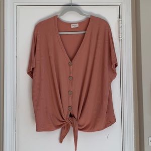 Free Kisses short sleeve button and tie